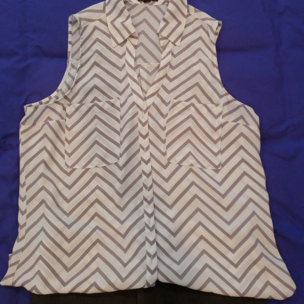 Express Portofino blouse size M gray and white